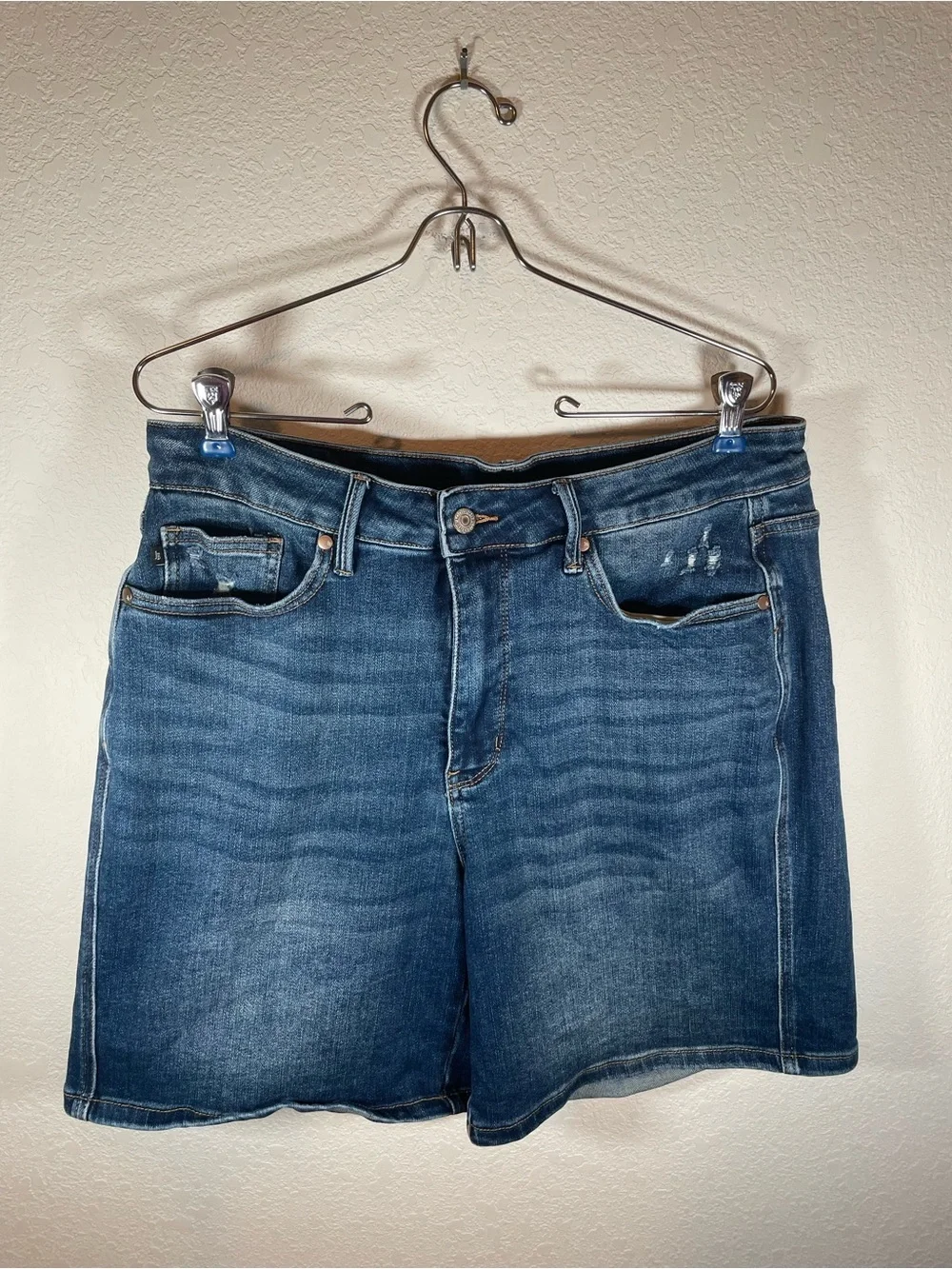 Judy Blue Mid-Rise Distressed Classic Medium Wash Denim Shorts Size 1X